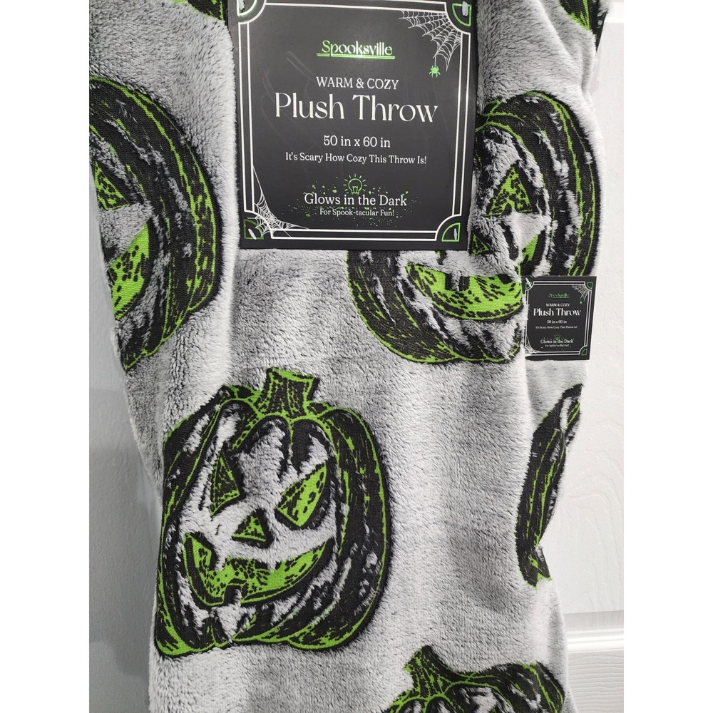Rare VHTF Halloween Glow in The Dark Throw Blanket Jack O Lantern Pumpkin NWT